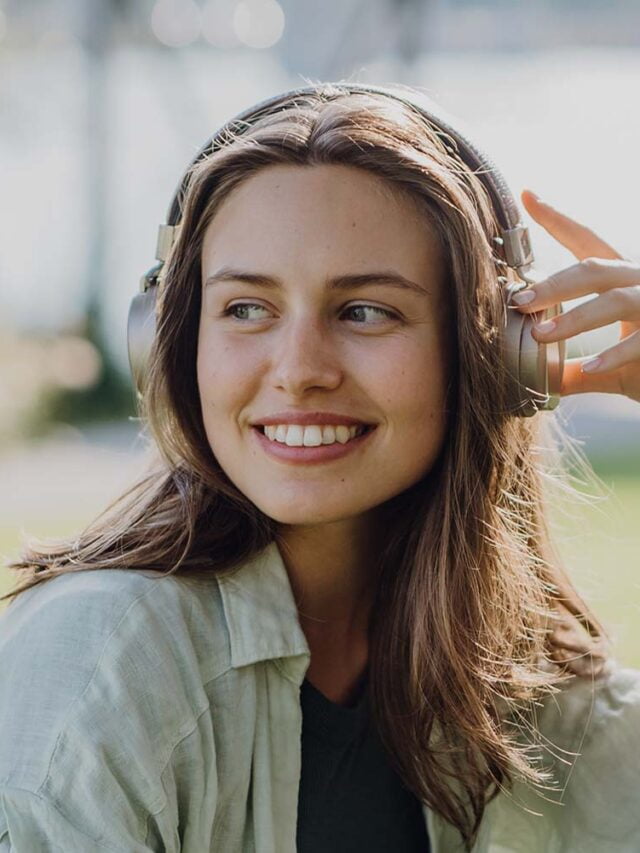 cropped-portrait-of-young-woman-listening-music-trough-hea-4PDXGCW.jpg